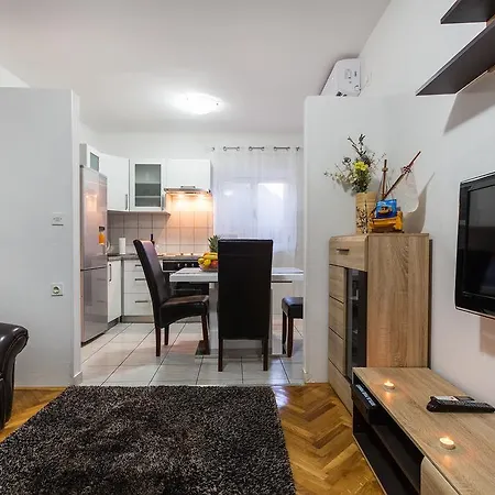 Near Old Town Apartman
